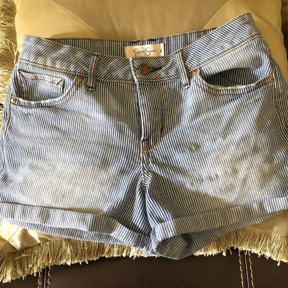 Jessica Simpson Daisy Duke shorts